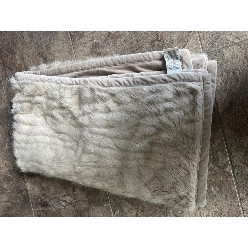 Pottery‎ Barn Faux Fur Throw Blanket Neutral Luxe Soft Cozy Home Decor 50x60
